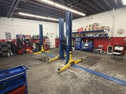 Two-lift workspace and equipment